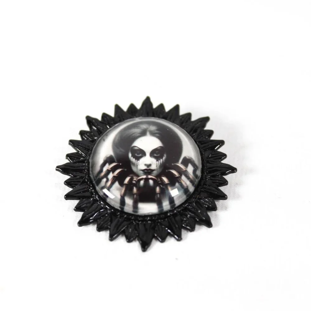 Gothic Victorian-Style Black Metal Brooch Pin – 